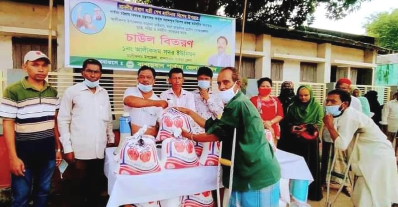 আলীকদমে প্রধানমন্ত্রী বিশেষ উপহার বিতরণ