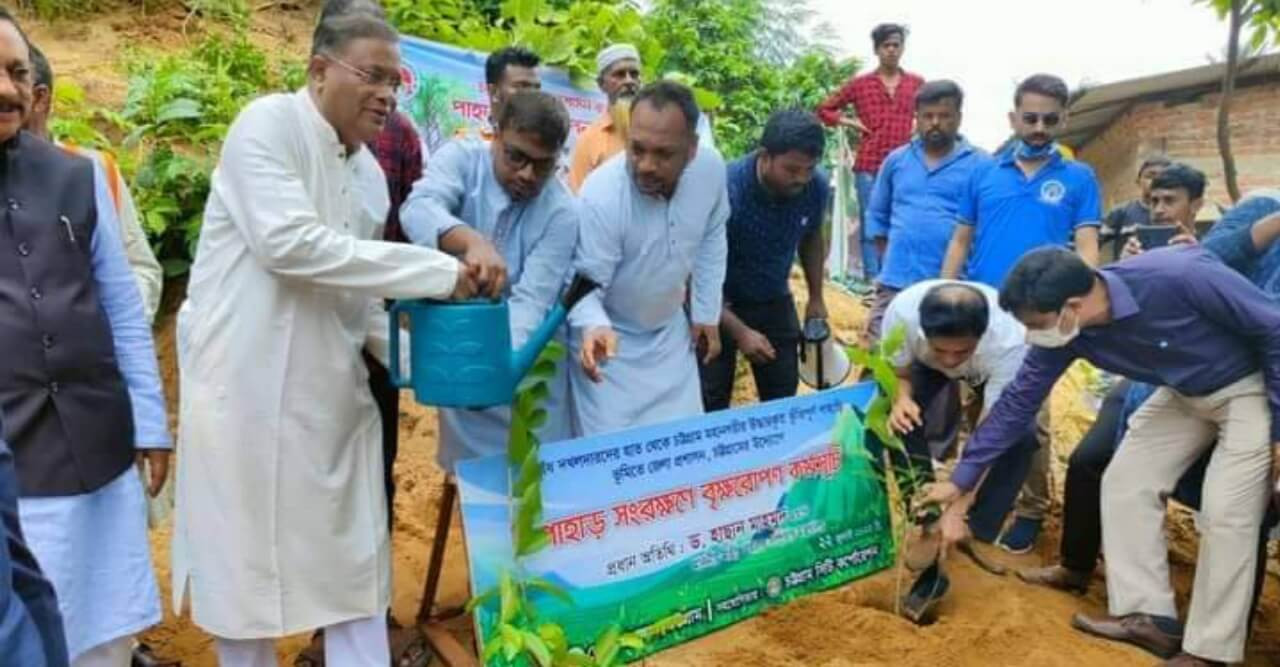 পাহাড়ে ঝুঁকিপূর্ণ বসবাস করতে দেয়া হবেনা : হাসান মাহমুদ