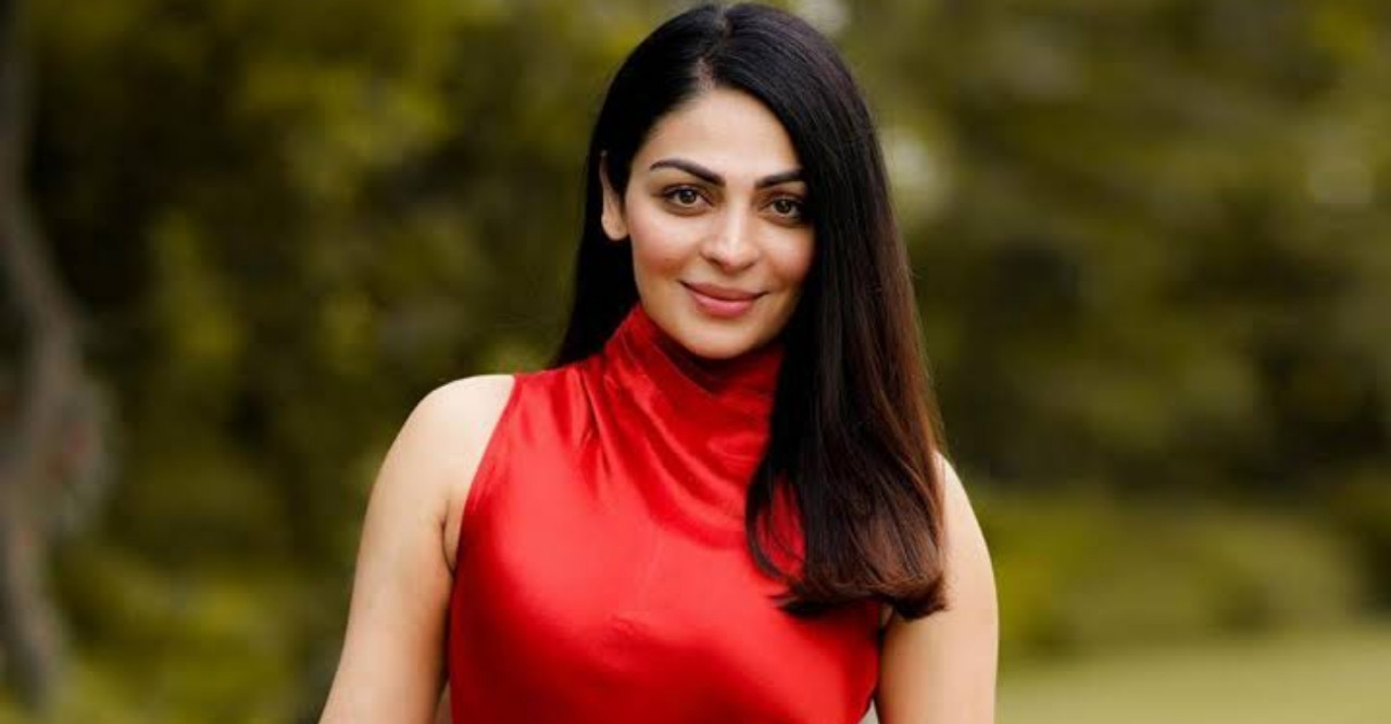 ৪২ বছরে পা রাখলেন নীরু বাজওয়া