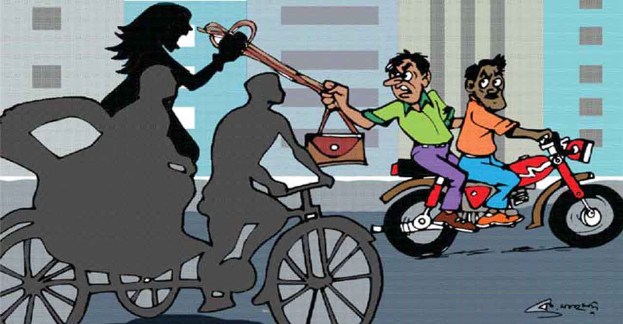 ঈদের দিনে ছিনতাই এর শিকার হলেন কলেজ শিক্ষিকা