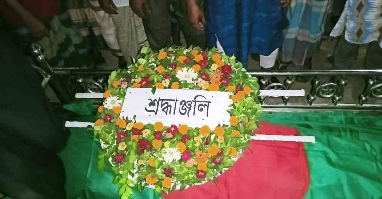 মোটরসাইকেল দুর্ঘটনা প্রাণ গেল সেনাসদস্যের