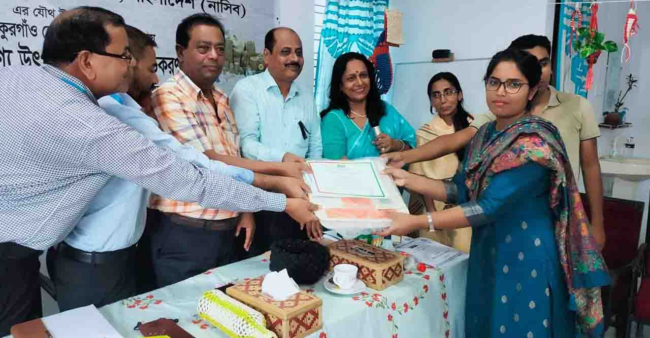 পাটজাত পণ্য উৎপাদন ও বাজারজাতকরণ প্রশিক্ষণ