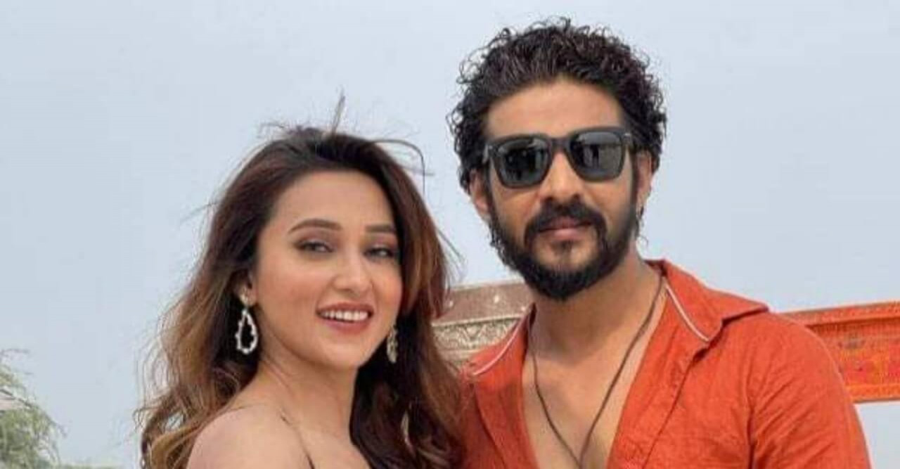 প্রথমবারের মতো নিরবের সাথে কলকাতার মিমি চক্রবর্তী