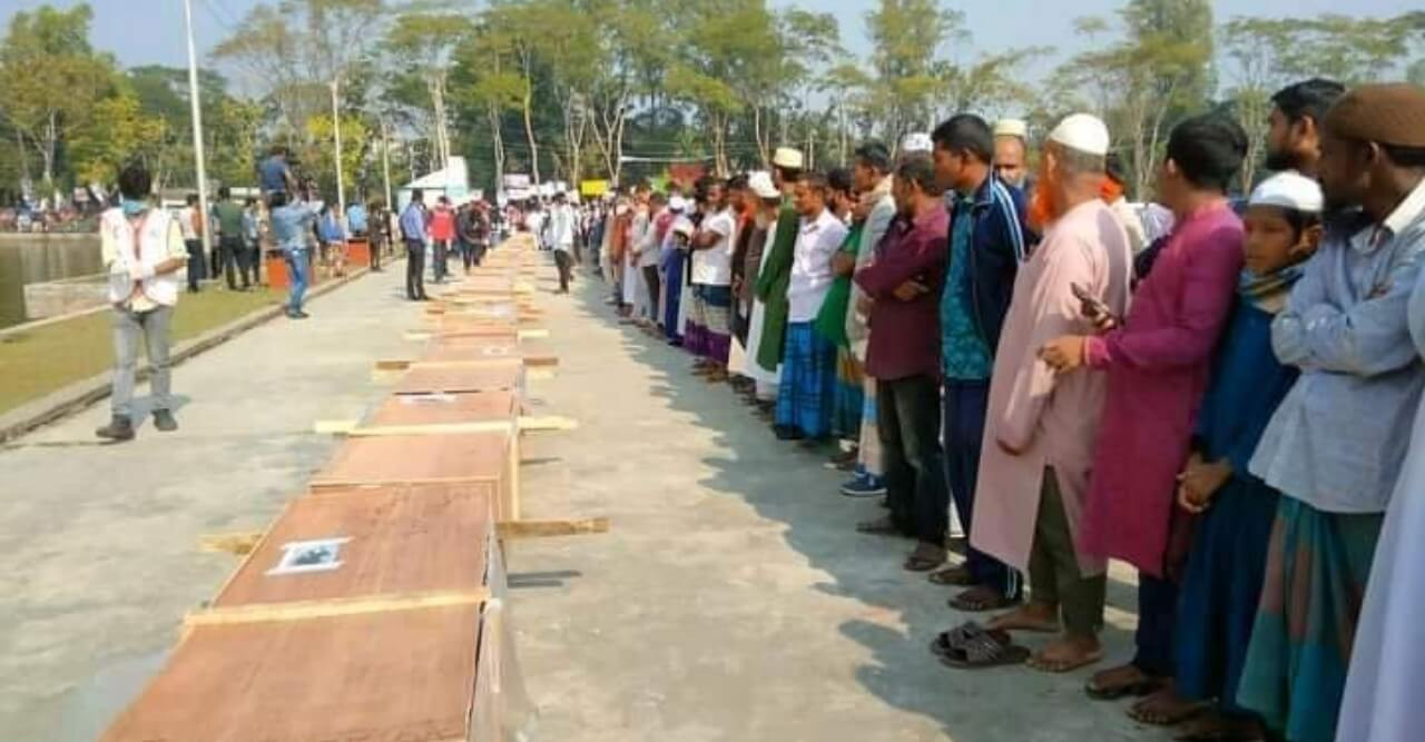 লঞ্চ অগ্নিকাণ্ডে নিহত ২৭ জনের গন কবরে দাফন সম্পন্ন