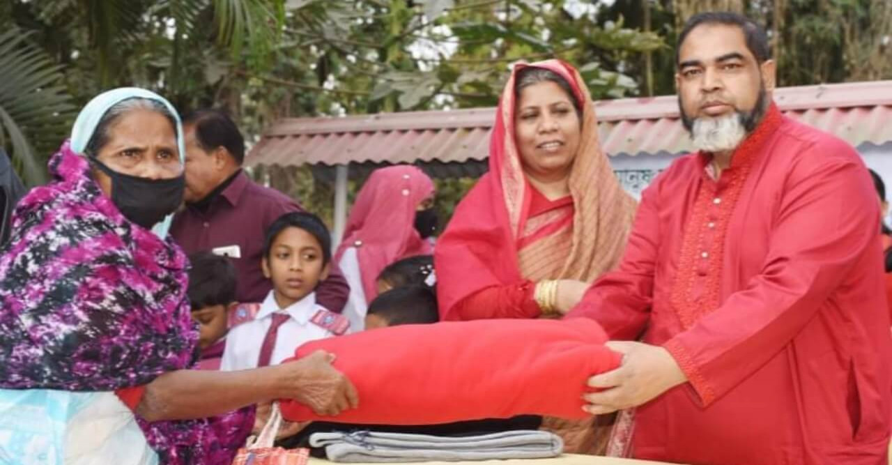 রেসিডেন্সিয়াল মডেল স্কুলের উদ্যোগে শীতার্তদের মাঝে শীতবস্ত্র বিতরণ