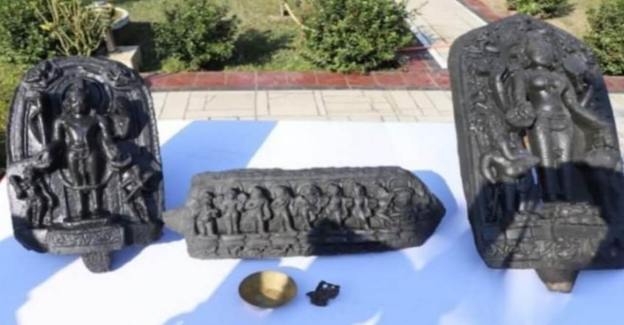৬৬ লাখ টাকা মূল্যের ৩টি কষ্টি পাথরের মূর্তি উদ্ধার