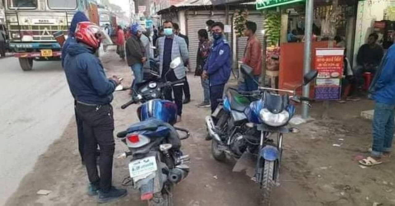 হেলমেট ও রেজিস্ট্রেশন বিহীন মোটরসাইকেল আরোহীদের মামলা ও অর্থদন্ড