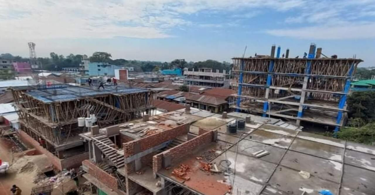 পীরগঞ্জে শত কোটি টাকার সরকারি জমিতে গড়ে উঠছে বহুতল ভবন!