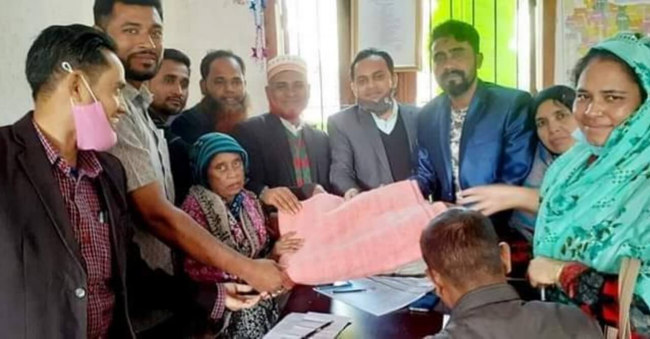 শীতার্ত ইউনিয়ন বাসীর মাঝে কম্বল বিতরণ