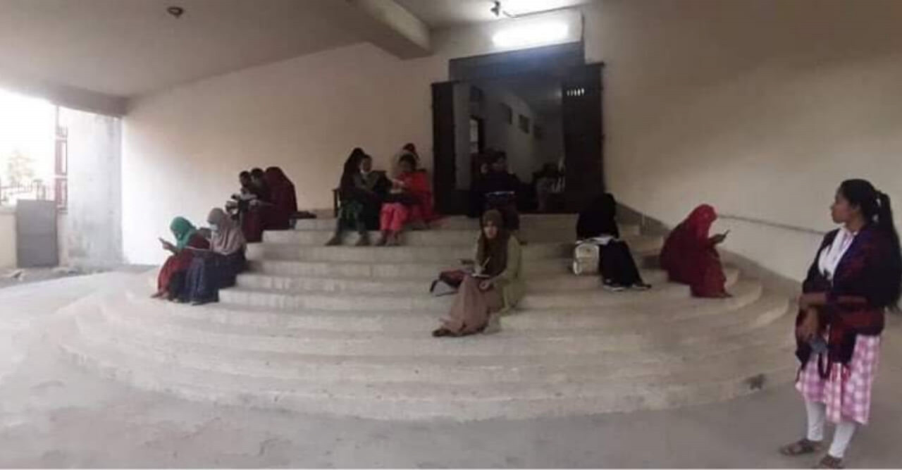 নিরাপত্তা ও অপরিচ্ছন্নতার দূর্বিপাকে জবির কেন্দ্রীয় ছাত্রী কমনরুম