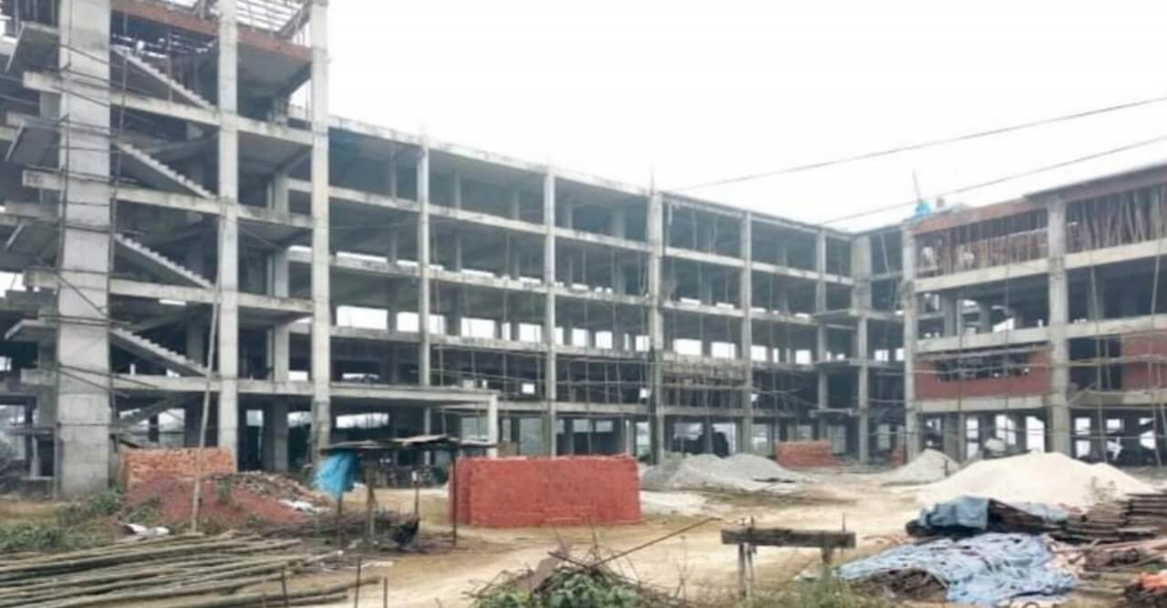 অসমাপ্ত ভবনেই শিক্ষা কার্যক্রম শুরু!