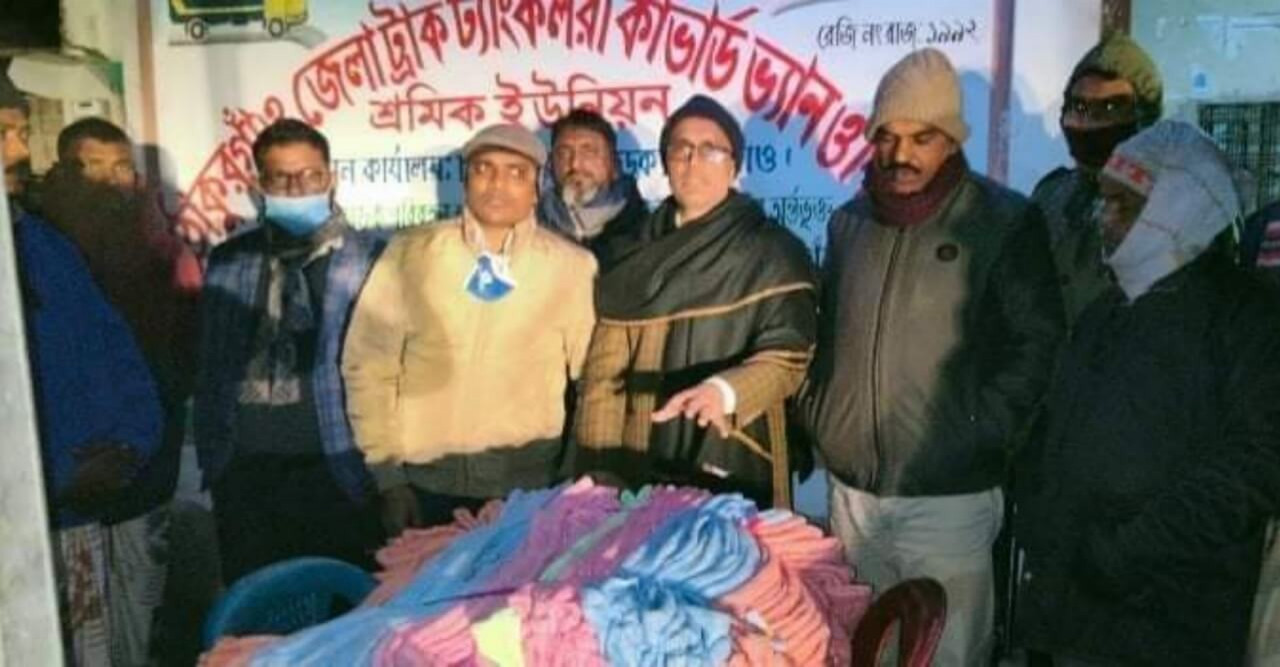 শীতার্তদের মাঝে হরিপুর উপজেলা প্রশাসনের কম্বল বিতরণ