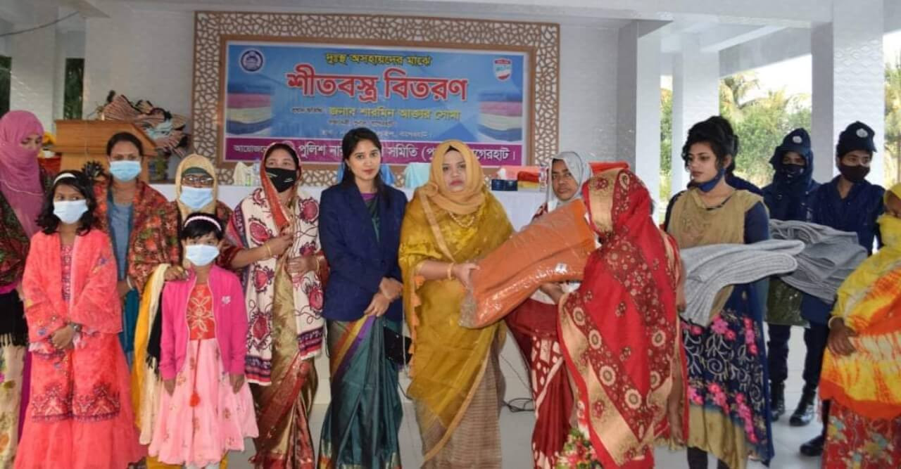 বাগেরহাটে পুনাকের পক্ষ থেকে দেড় শতাধিক শীতবস্ত্র বিতরণ