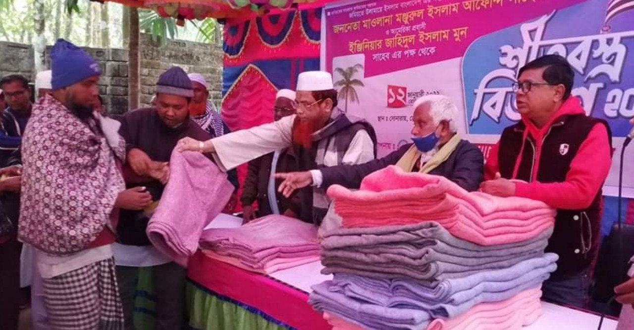 ডোমারে সহস্রাধিক শীতার্ত মানুষের মাঝে কম্বল বিতরণ