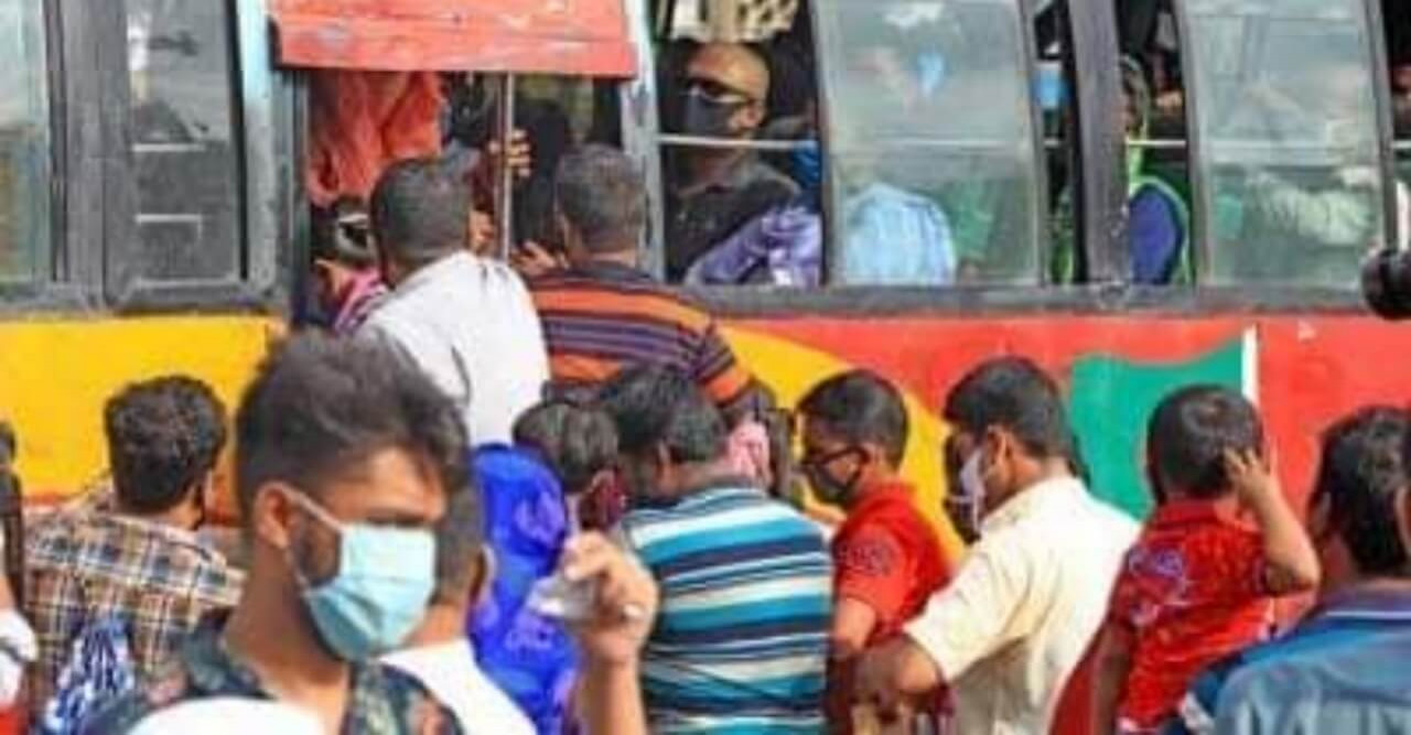 মাক্স না পড়ার উদ্ভট যুক্তিতে ব্যস্ত নগরবাসী!