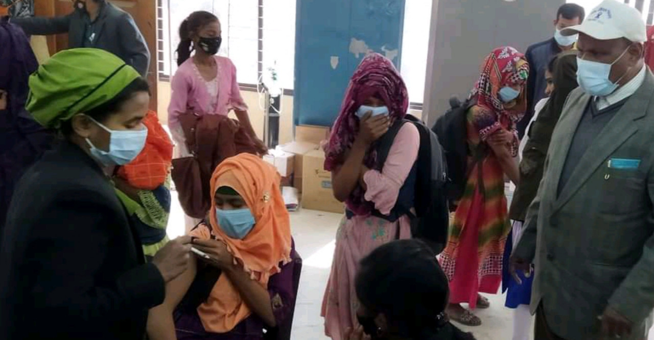 ডোমারে প্রতিনিয়ত ফাইজার ও বুস্টার টিকাদান কার্যক্রম চলছে