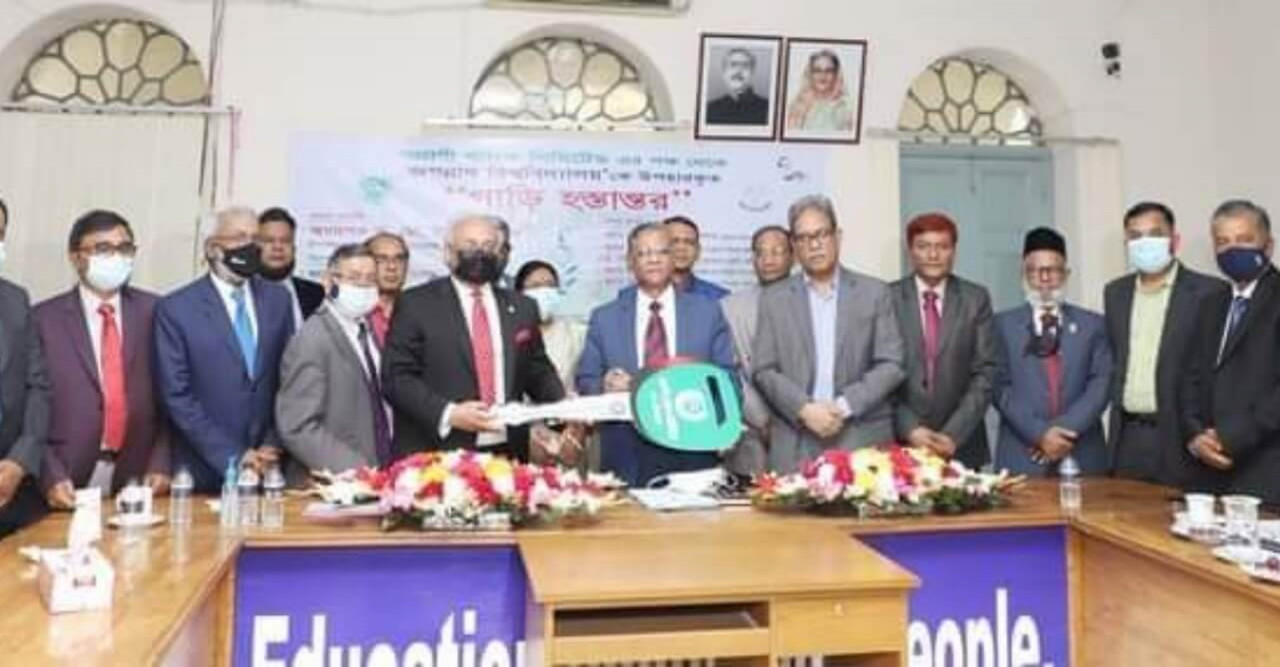 অগ্রণী ব্যাংক লিমিটেডের পক্ষ থেকে গাড়ি উপহার পেল জগন্নাথ বিশ্ববিদ্যালয়