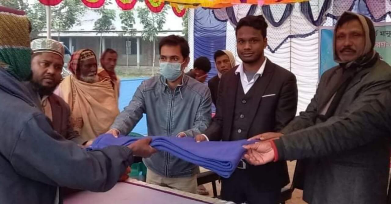 শীতার্তদের পাশে দাঁড়িয়েছেন 'মেডিক্যাল টিম'