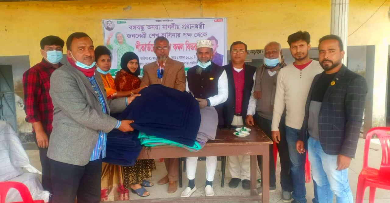 প্রধানমন্ত্রীর পক্ষ থেকে সাংসদ মাশরাফী বিন মোর্ত্তজার কম্বল বিতরণ