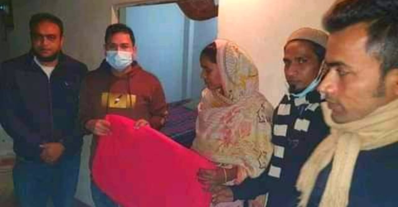 বানিয়াচংয়ে রাতের আঁধারে ত্রান তহবিলের কম্বল বিতরণ করলেন ইউএনও