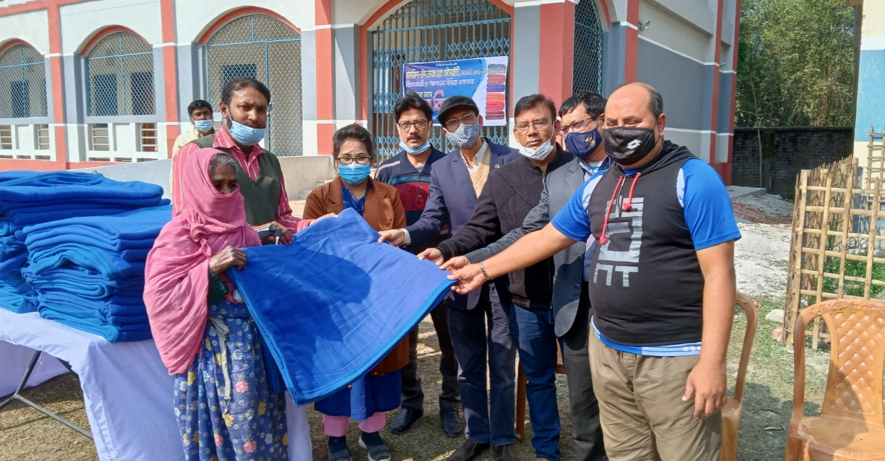 ‘মসজিদ-উদ তাকওয়া সোসাইটি ধানমন্ডি’ এর উদ্যোগে শীতবস্ত্র বিতরণ