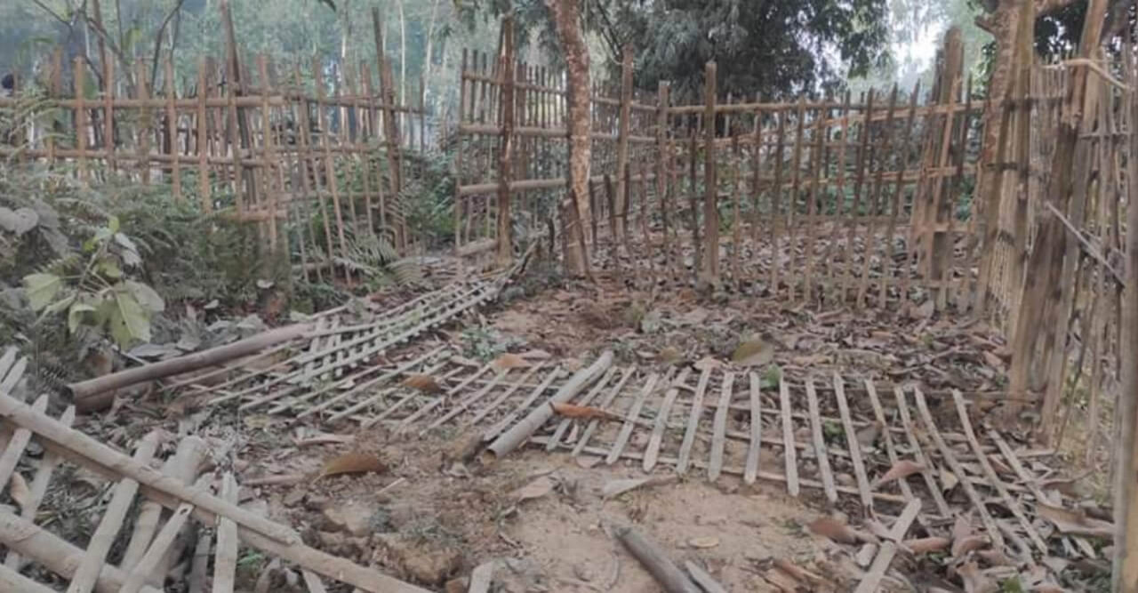 বোদা চন্দন বাড়িতে কবর খুরে ১২ কঙ্কাল চুরি