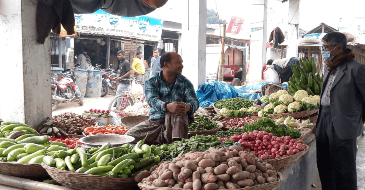 করোনায় বাড়ছে নিত্য প্রয়োজনীয় দ্রব্যাদির দাম