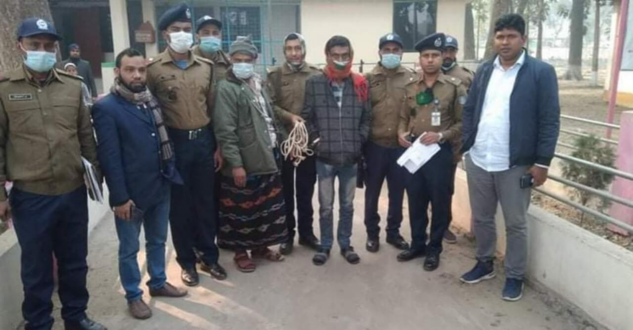 রেলওয়ে স্টেশনে ভ্রাম্যমান আদালতের অভিযান: টিকিট কালোবাজারি'র কারাদণ্ড