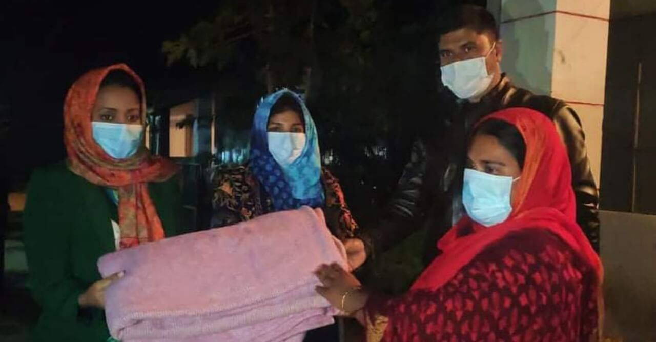 পলাশের আশ্রয়ন প্রকল্পে উপজেলা প্রশাসনের কম্বল বিতরণ