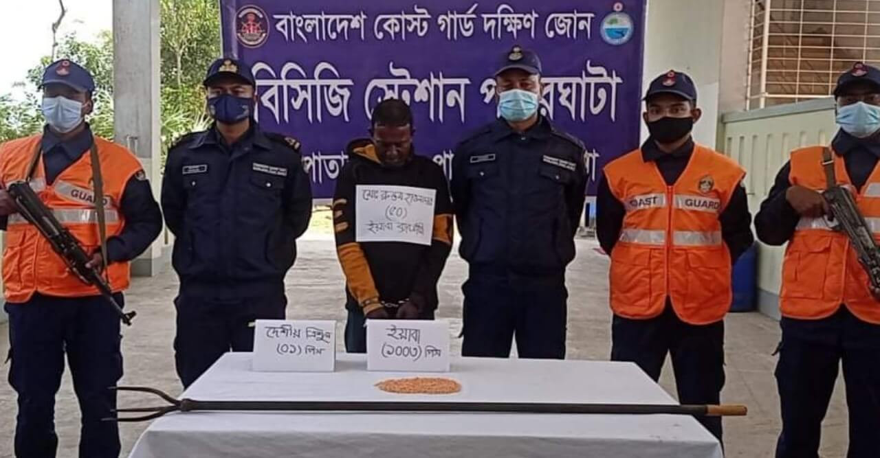 বিষখালী নদী থেকে মাদক ব্যাসায়ী আটক