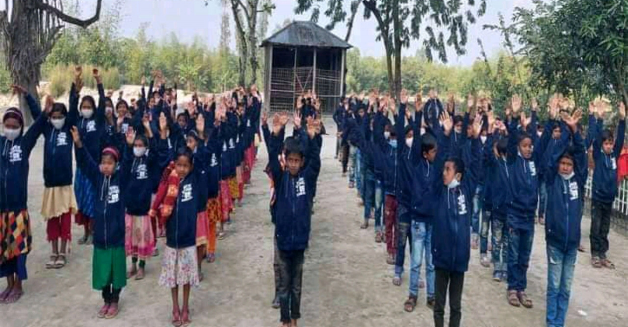 ডোমারে ‘এভারগ্রীণ ৮৯/৯১’ এর অর্থায়নে শীতবস্ত্র বিতরণ