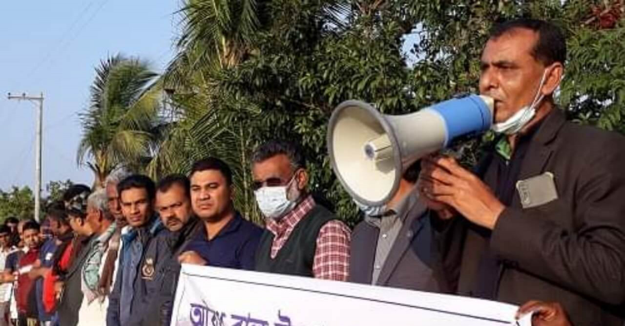 নড়াইলে নবগঙ্গা নদীতে বালু কাটায় ঝুকির মধ্যে ৪ হাজার পরিবারসহ ফসলি জমি