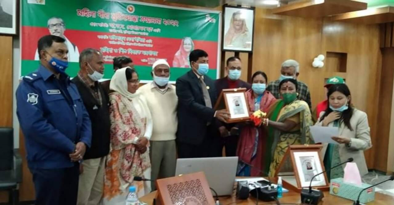 নড়াইলে মহিলা বীর মুক্তিযোদ্ধাদের সম্মাননা প্রদান