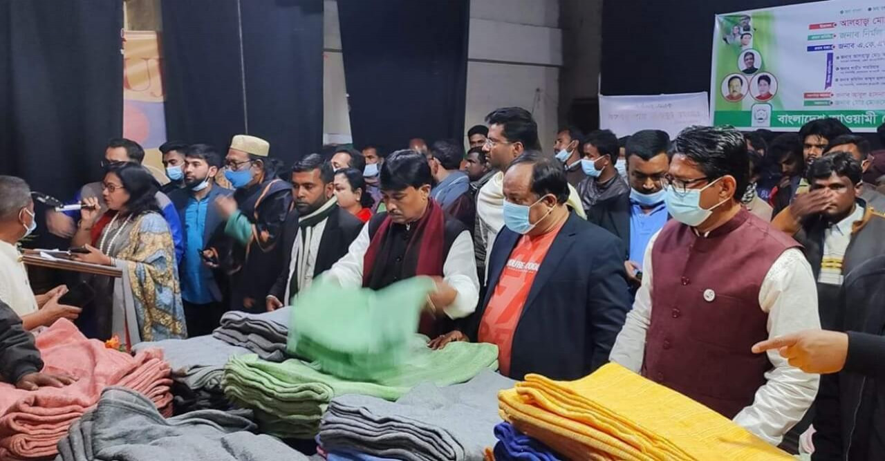 পঞ্চগড়ে শীতার্তদের মাঝে কেন্দ্রীয় স্বেচ্ছাসেবক লীগের কম্বল বিতরণ