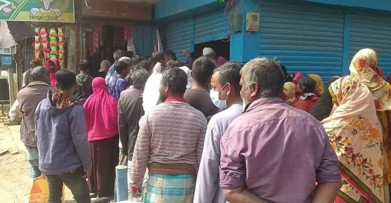 কোটচাঁদপুরে ট্যাগ অফিসার বিহীন চলছে ওএমএস’র চাল-আটা বিক্রি