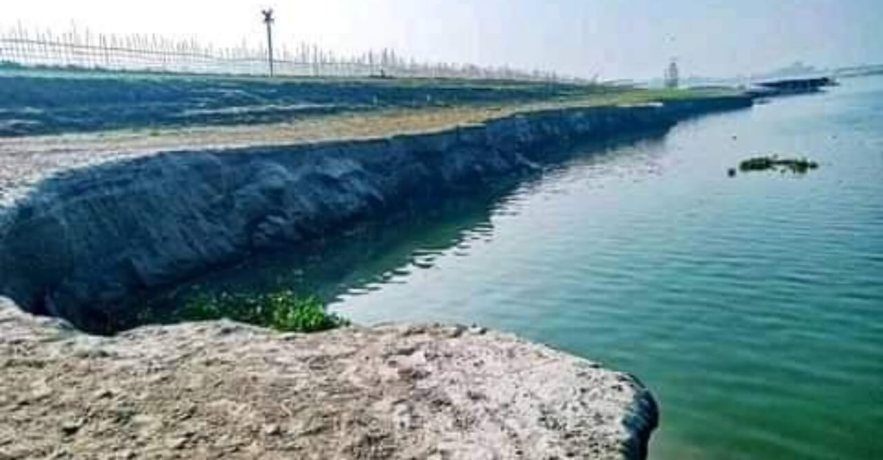 কালনী নদী থেকে ড্রেজার মেশিনে বালু উত্তোলন: রাস্তা-ঘাট-ফসলিজমি বিলীন