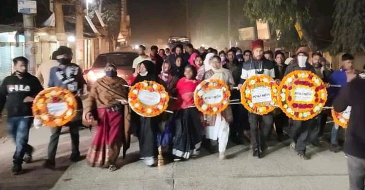 ডোমারে একুশের প্রথম প্রহরে আ’লীগ ও অঙ্গ সহযোগী সংগঠনের পুষ্পমাল্য অর্পণ