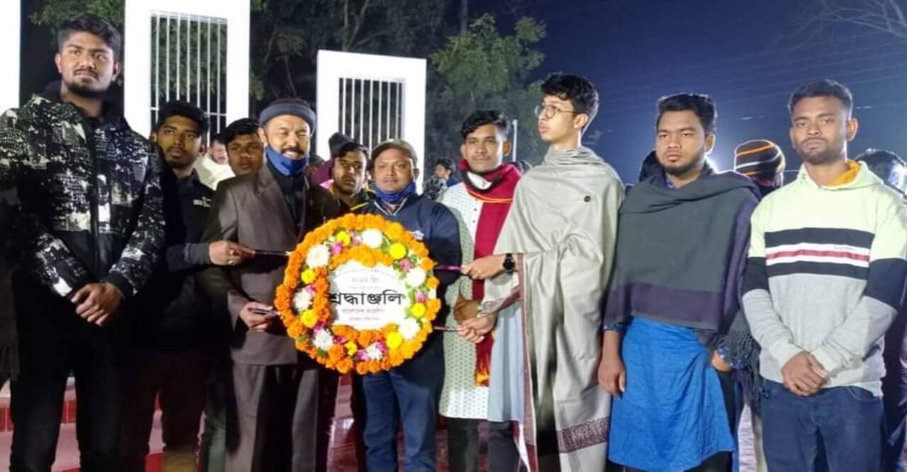 ডোমার পৌর ছাত্রলীগের পুষ্পার্ঘ্য অর্পণ