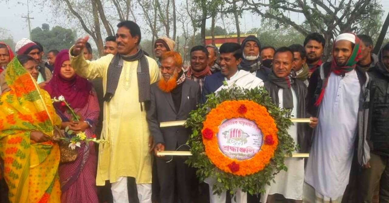 আন্তর্জাতিক মাতৃভাষা দিবসে দৌলতপুর ইউনিয়ন পরিষদ শহীদ মিনারে পুস্পার্ঘ অর্পন