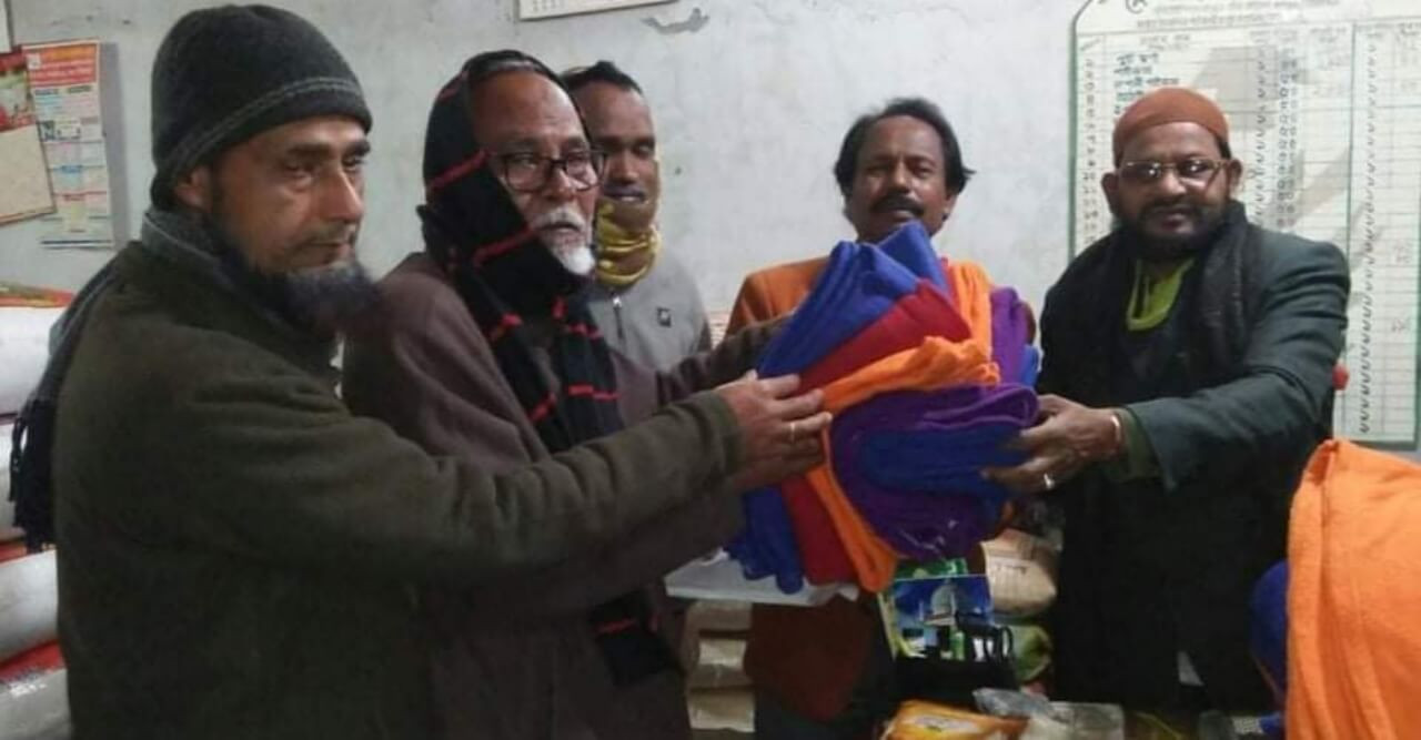 আর্ন্তজাতিক মাতৃভাষা দিবস উপলক্ষ্যে ডোমার পৌর জাতীয় পার্টির কম্বল বিতরণ