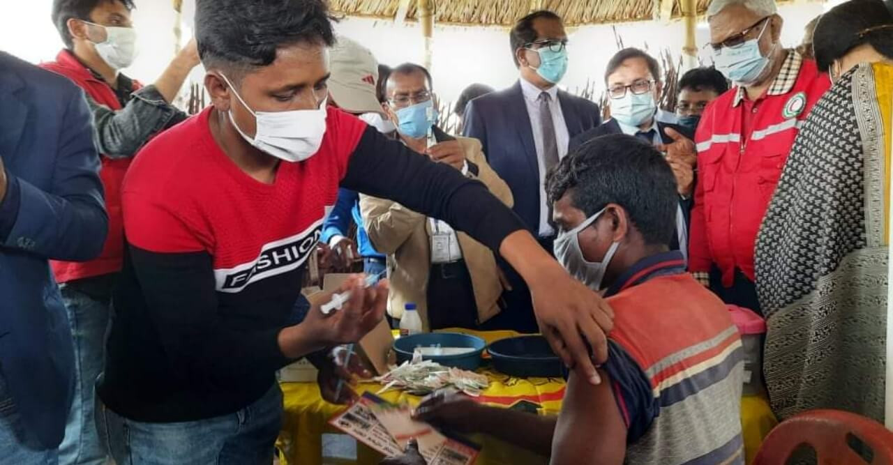 করোনা টিকা পেল দুবলার চরের শুটকি পল্লীর জেলেরা