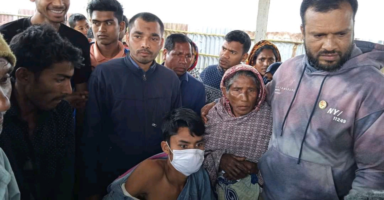 হরিণচড়ার হাটবাজারে টিকাদান কার্যক্রমের উদ্বোধন