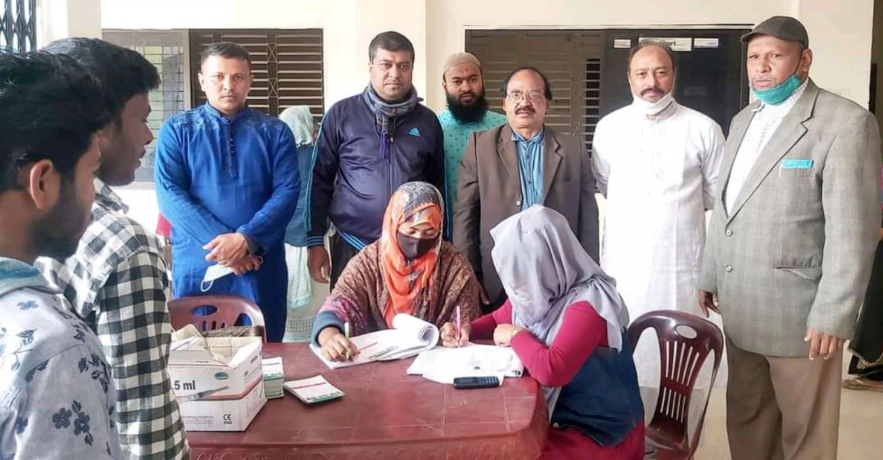 ডোমারে শুক্রবারেও করোনার টিকা প্রদান