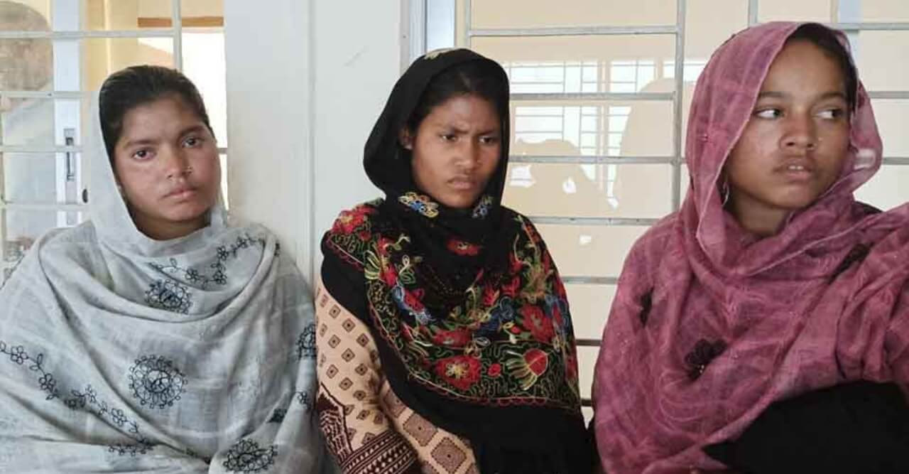 বাগেরহাটে টাকা ও স্বর্ণের আংটি চুরির সময় হাতে নাতে ৩ নারী আটক