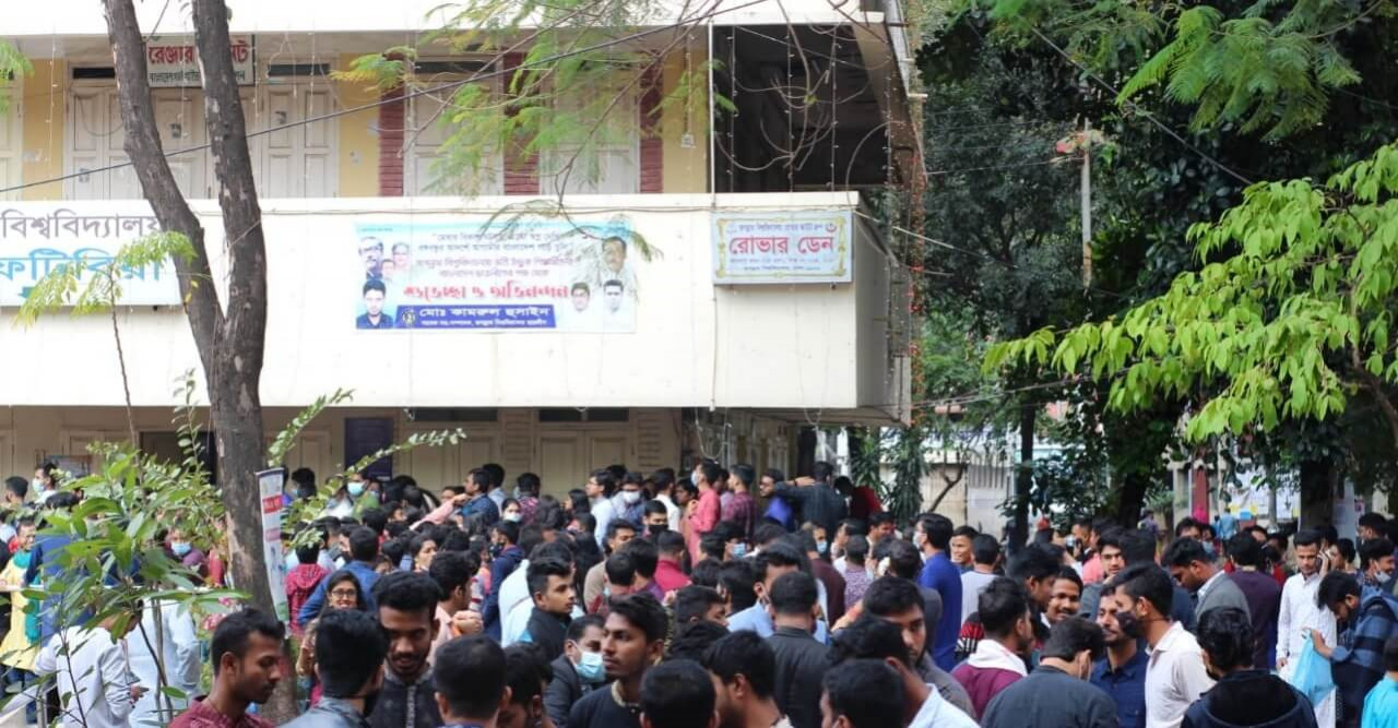 অঞ্চলভিত্তিক ছাত্রসংগঠন নিষিদ্ধ ঘোষণায় শিক্ষার্থীদের ক্ষোভ প্রকাশ