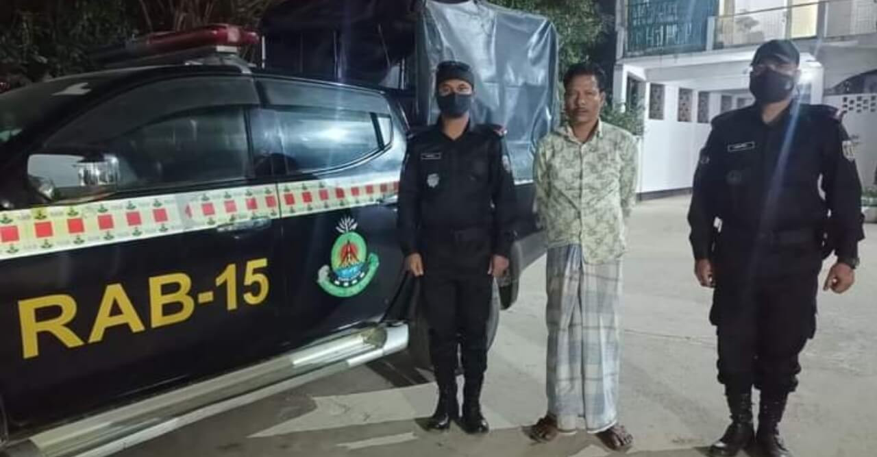 উখিয়ায় র‍্যাব'র অভিযানে ৪.৫ কেজি গাঁজাসহ আটক- ১