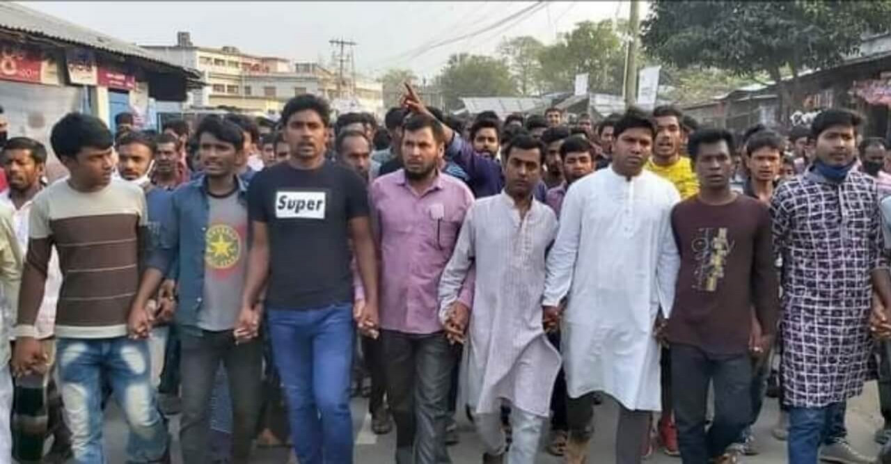 হরিনাকুন্ডুতে চেয়ারম্যান মঞ্জুর রাশেদের উপর হামলার প্রতিবাদে বিক্ষোভ