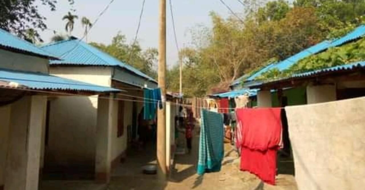 প্রধানমন্ত্রীর ঘরে রাত হলেই ঢিল