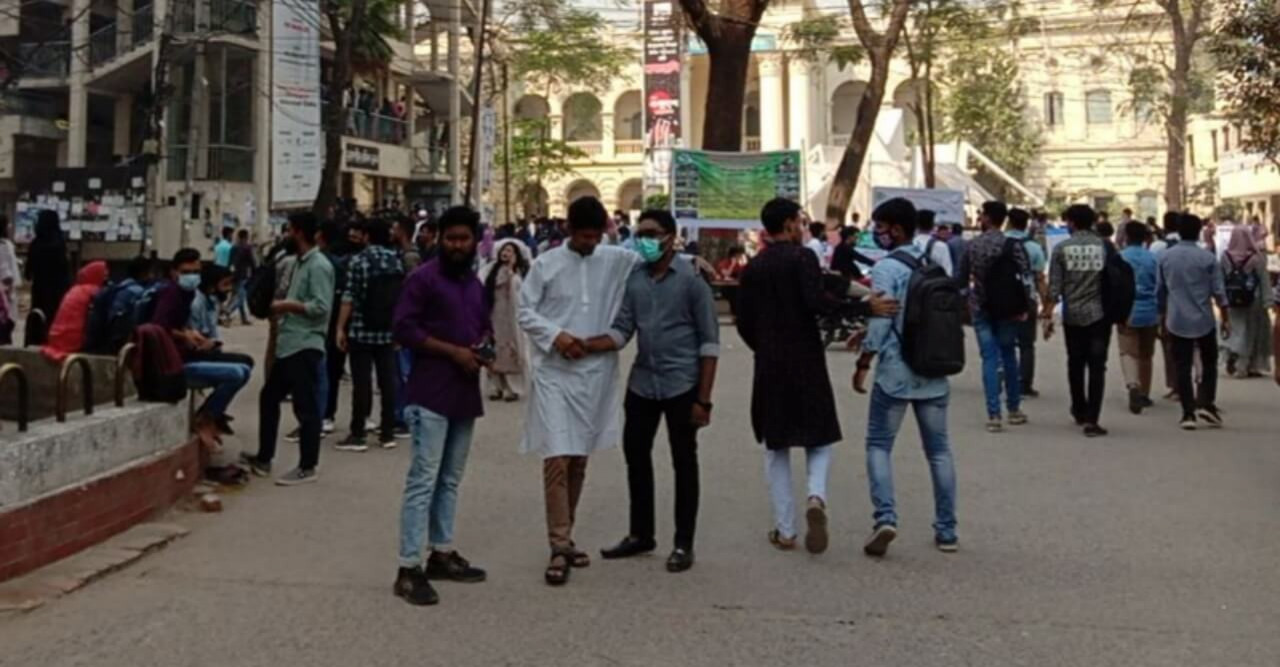 নবীনে মুখর জগন্নাথ বিশ্ববিদ্যালয় ক্যাম্পাস