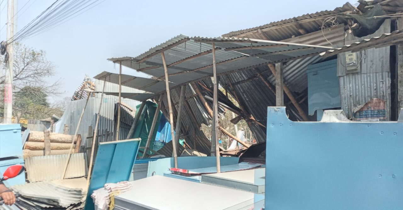 সরিষাবাড়ি রেলওয়ে স্টেশন এর জমি অবৈধ ভাবে দখল করায় সরকারি অভিযান